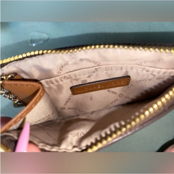 Authentic Michael Kors Wallet - Picture 2 of 3